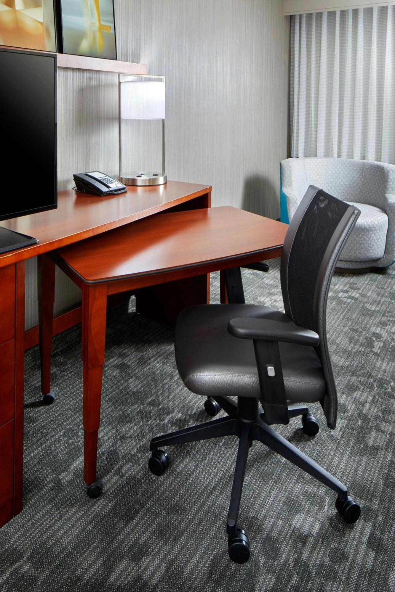 Отель Courtyard By Marriott San Antonio Six Flags At The Rim Экстерьер фото