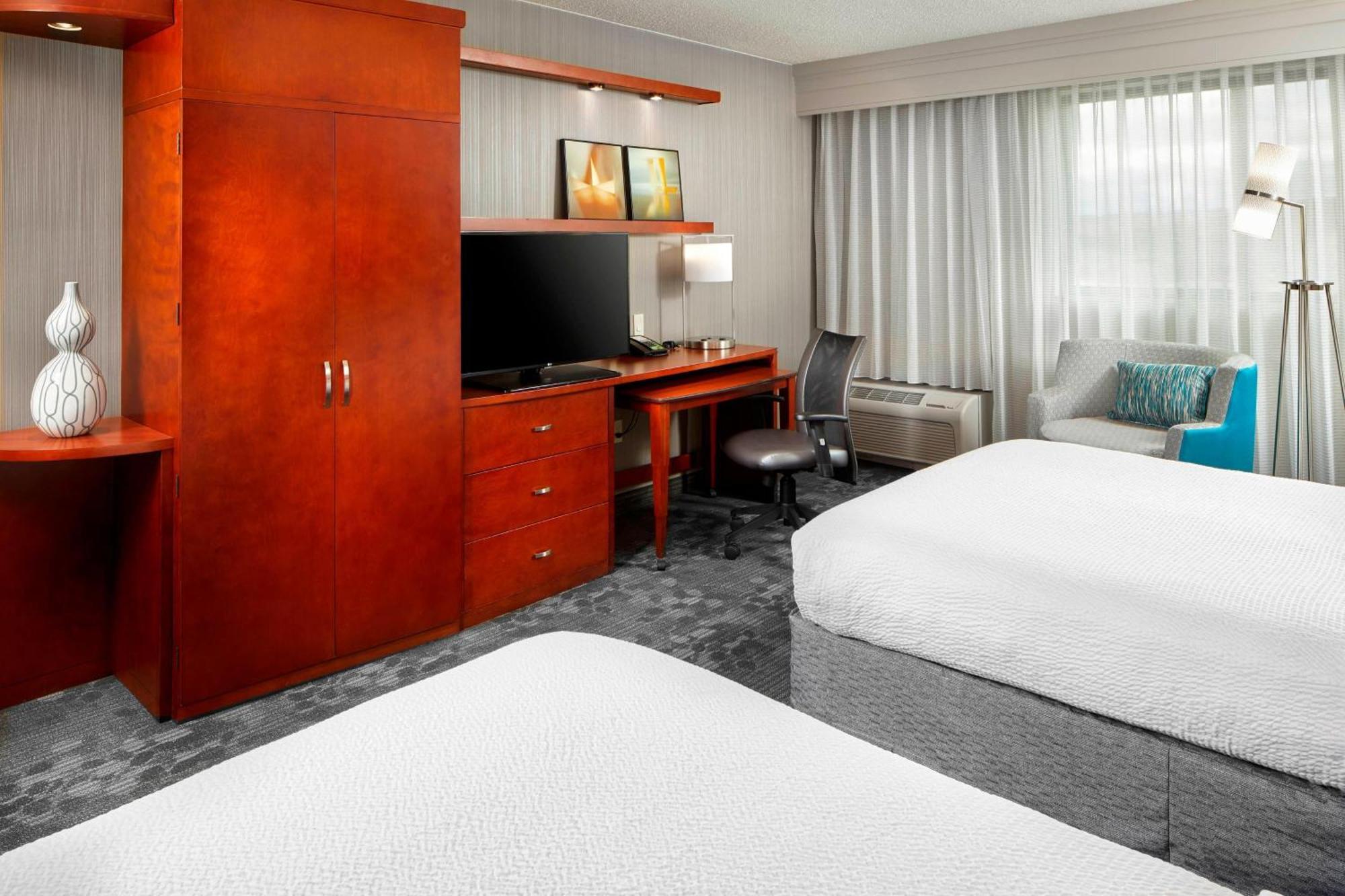 Отель Courtyard By Marriott San Antonio Six Flags At The Rim Экстерьер фото