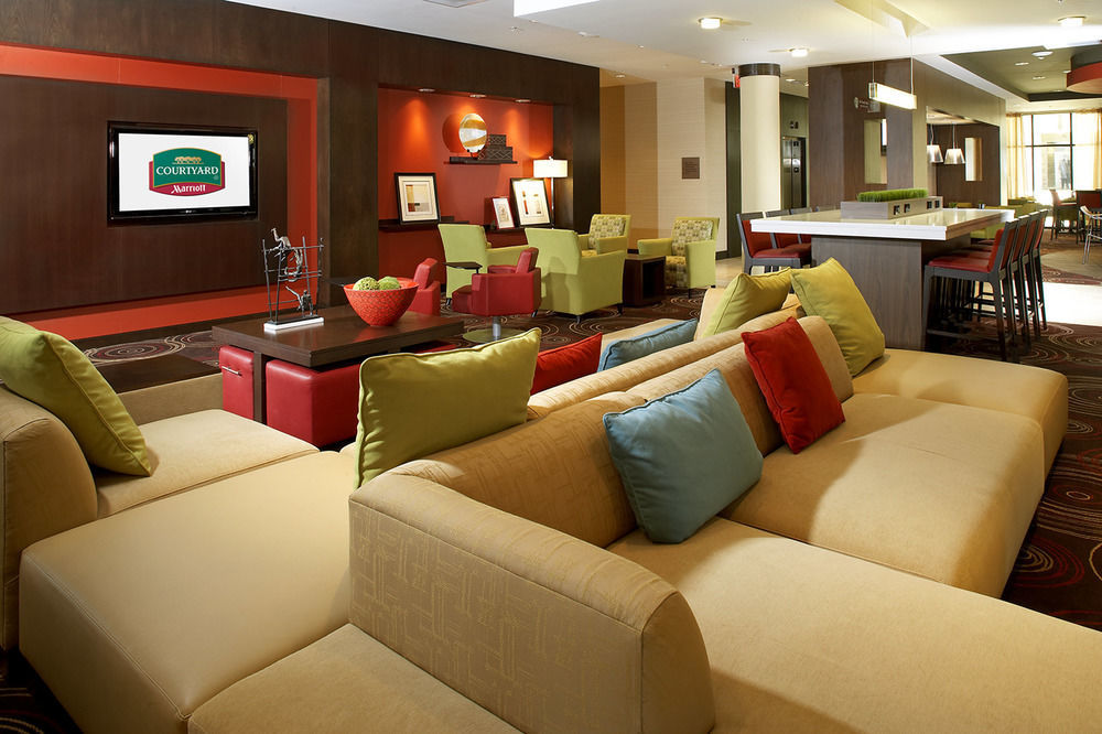 Отель Courtyard By Marriott San Antonio Six Flags At The Rim Экстерьер фото