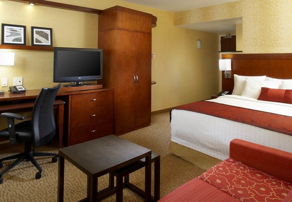 Отель Courtyard By Marriott San Antonio Six Flags At The Rim Номер фото