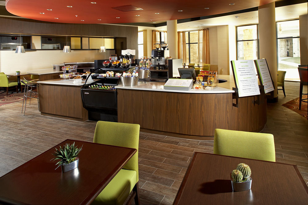 Отель Courtyard By Marriott San Antonio Six Flags At The Rim Экстерьер фото