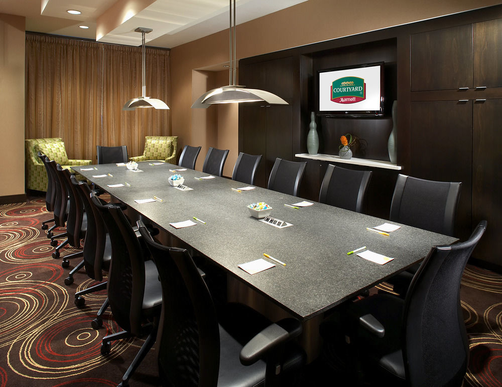 Отель Courtyard By Marriott San Antonio Six Flags At The Rim Экстерьер фото