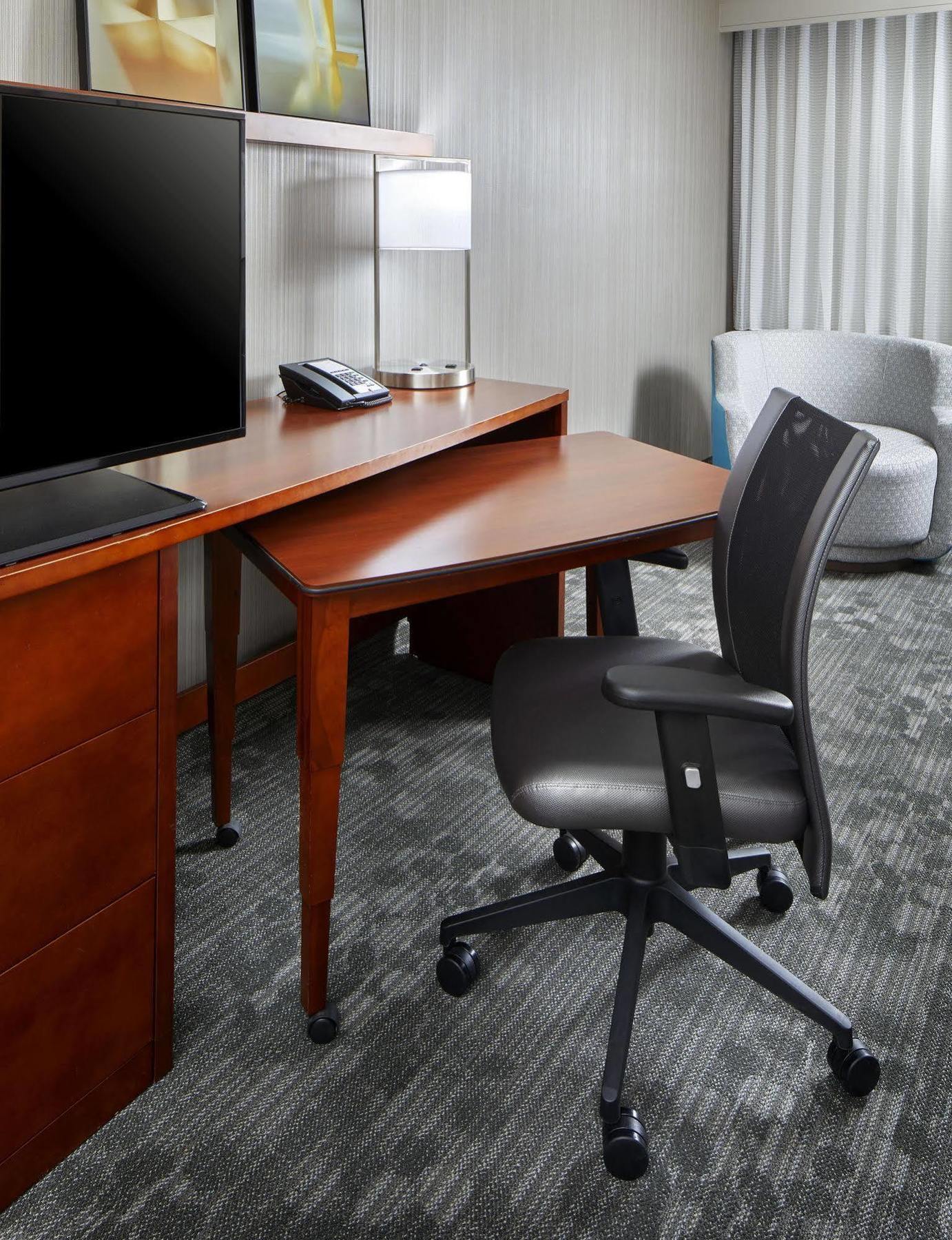 Отель Courtyard By Marriott San Antonio Six Flags At The Rim Экстерьер фото